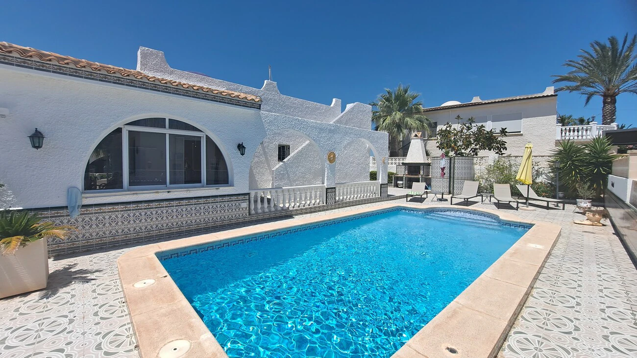 Villa for sale in San Miguel De Salinas