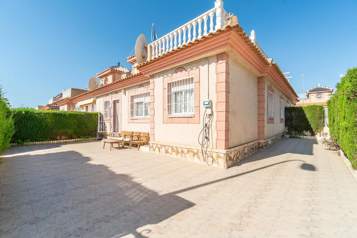 Semi te verkoop in Orihuela Costa