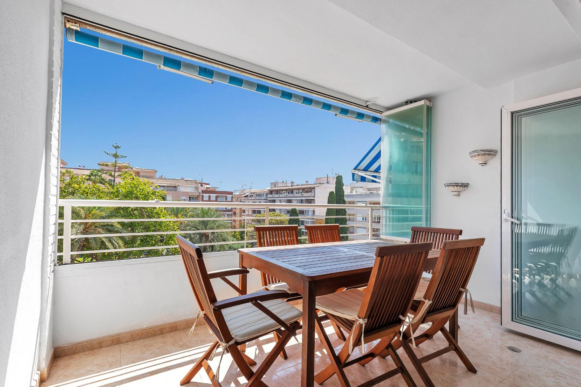 SPECTACULAR 3 bedroom 2 bathroom apartment 250m from Playa del Cura