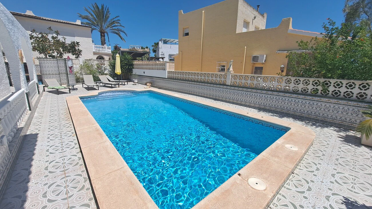 Villa for sale in San Miguel De Salinas