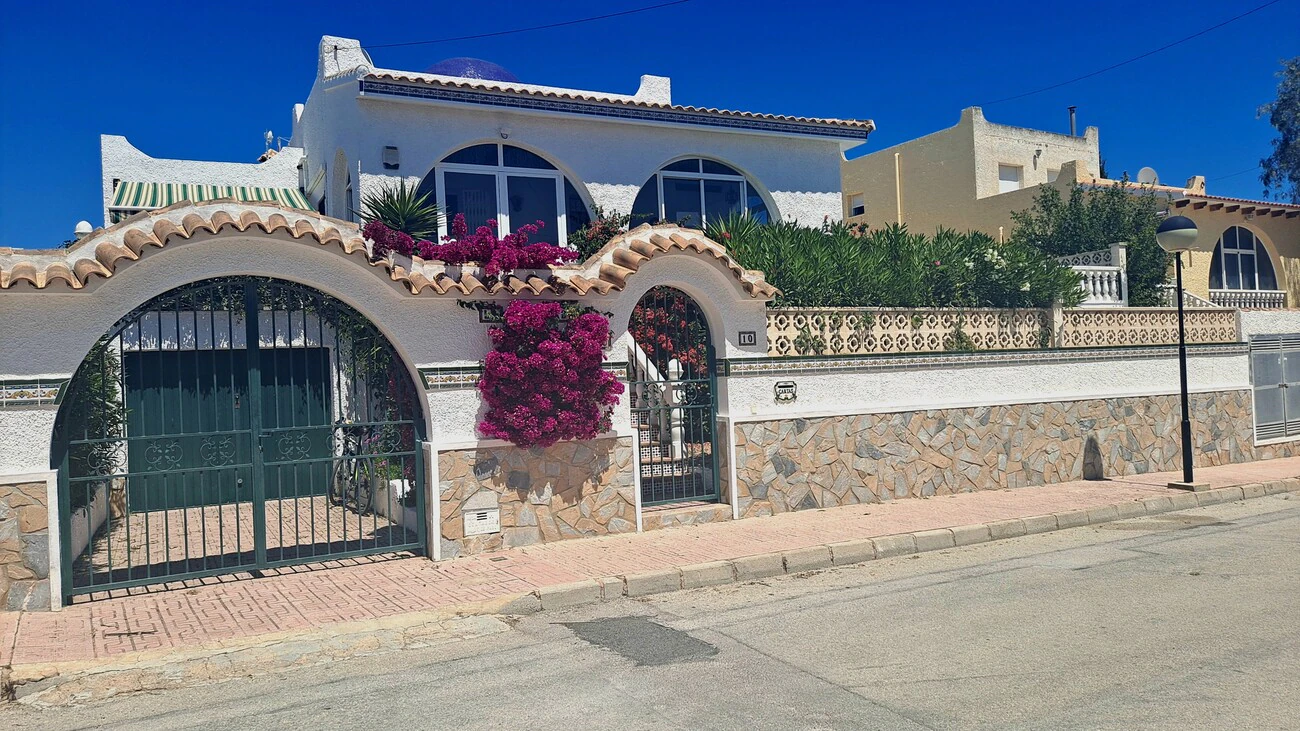 Villa for sale in San Miguel De Salinas