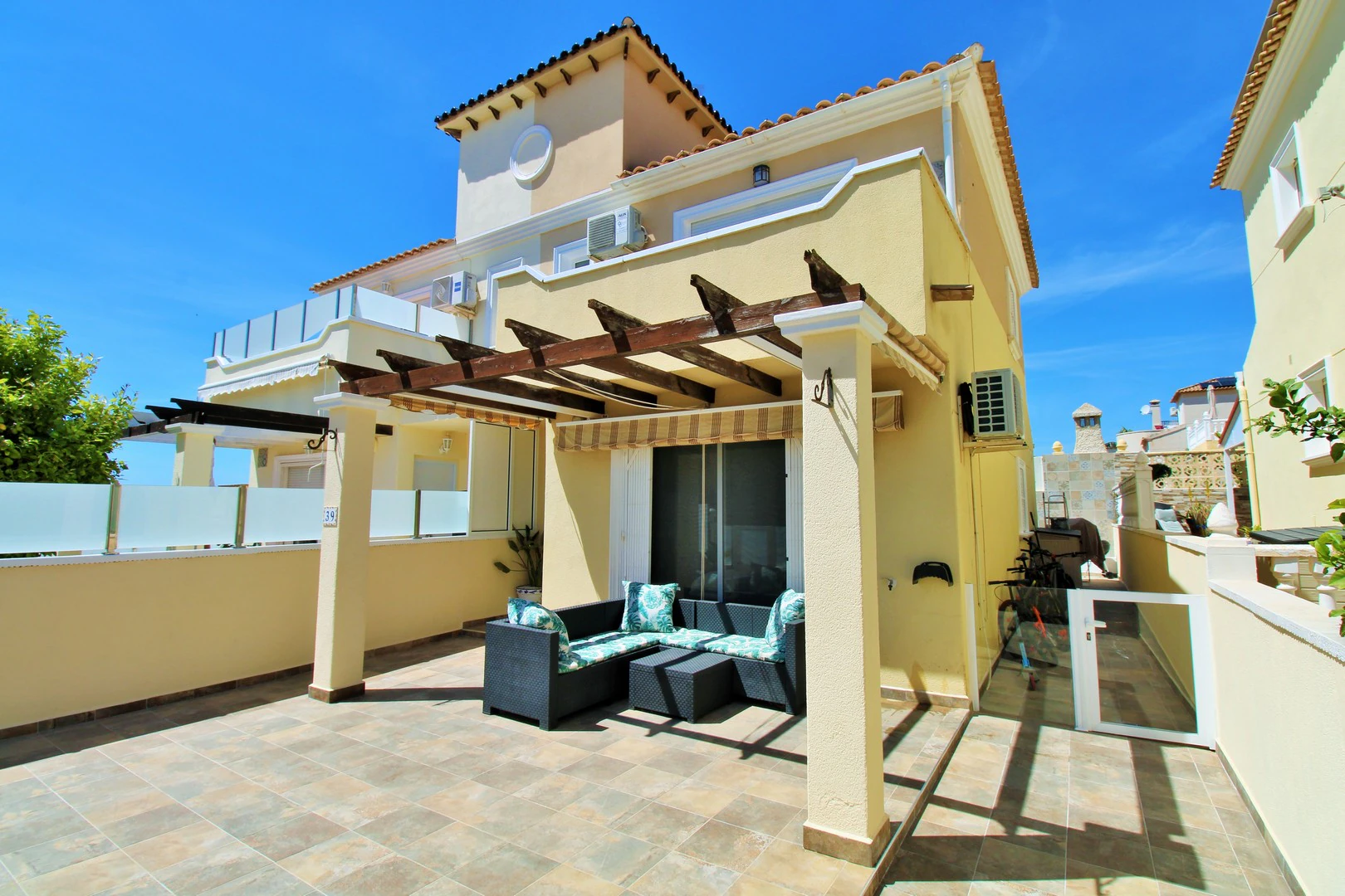 Terraced house for sale in Villamartin