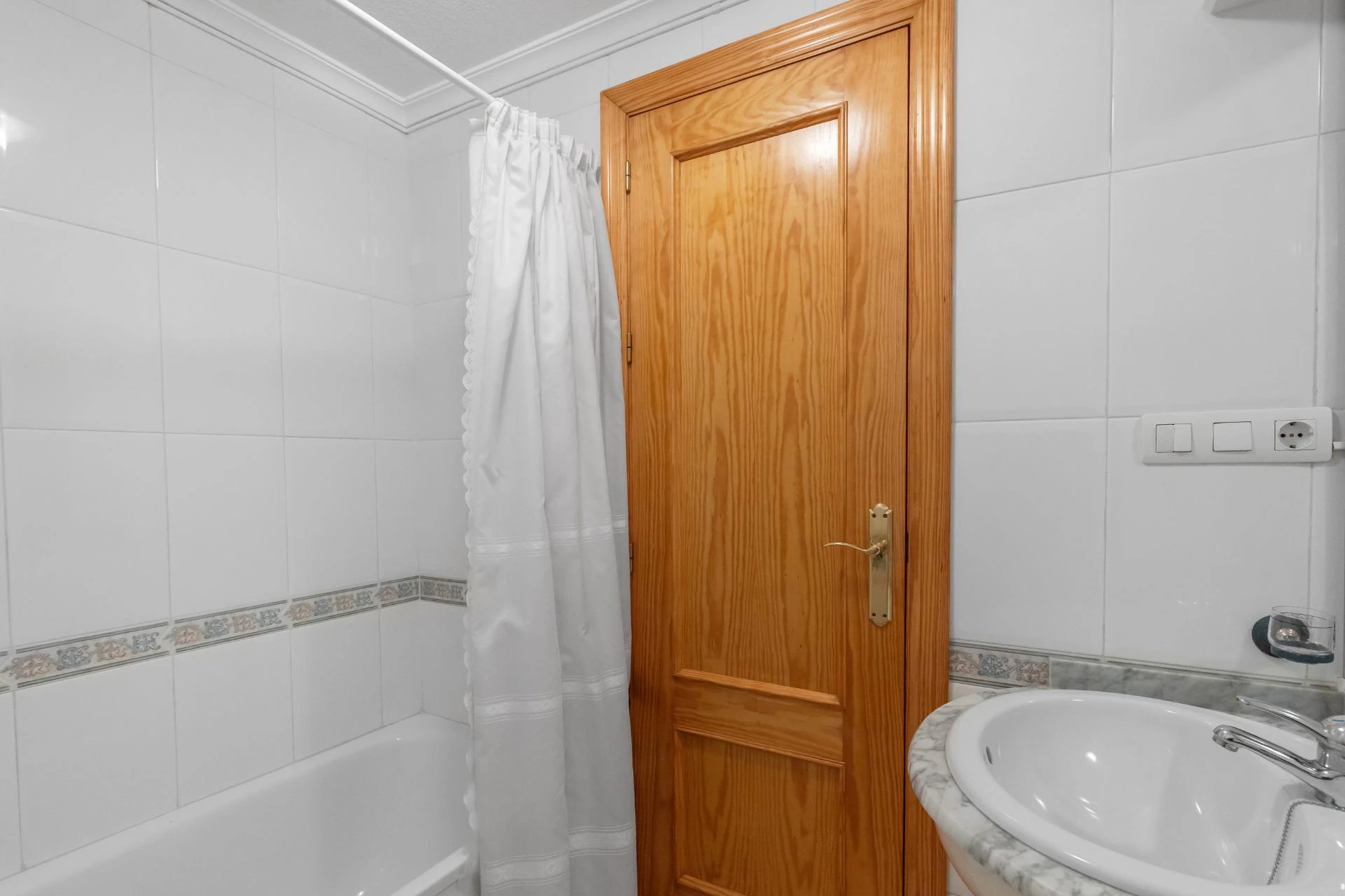 SPECTACULAR 3 bedroom 2 bathroom apartment 250m from Playa del Cura