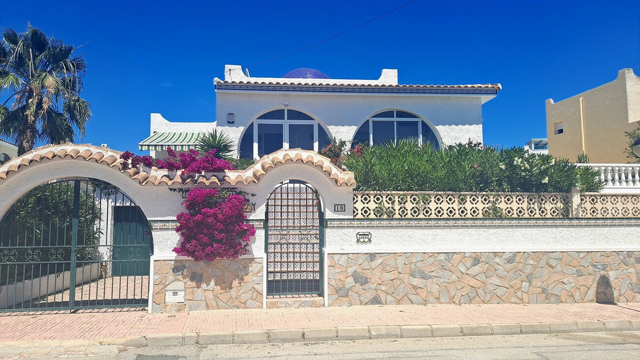 Villa for sale in San Miguel De Salinas