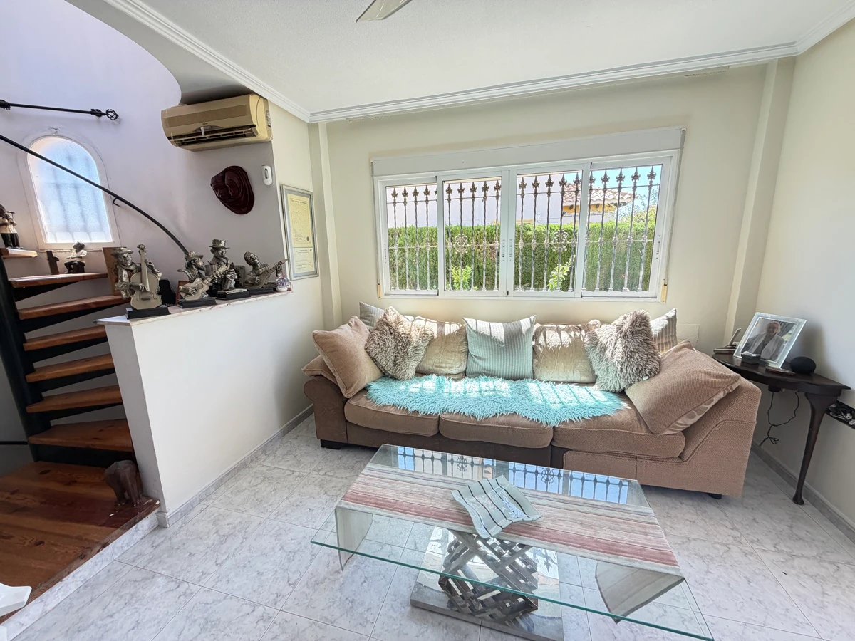 Villa for sale in Villamartin