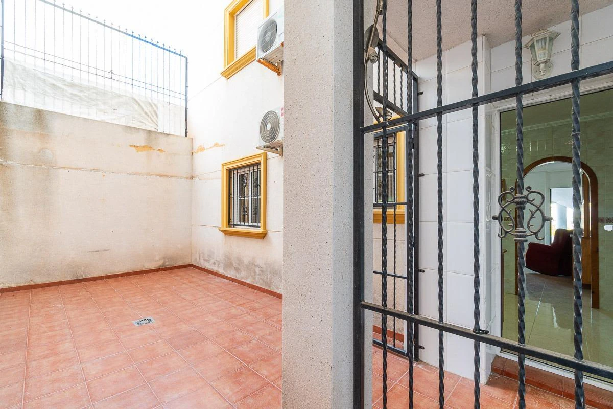 Begane grond te verkoop in Orihuela Costa