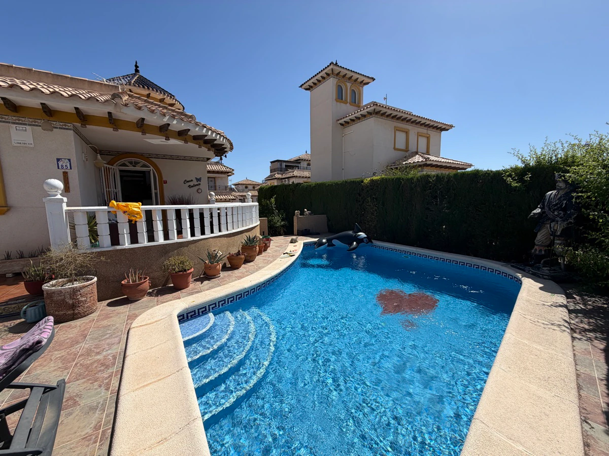 Villa for sale in Villamartin