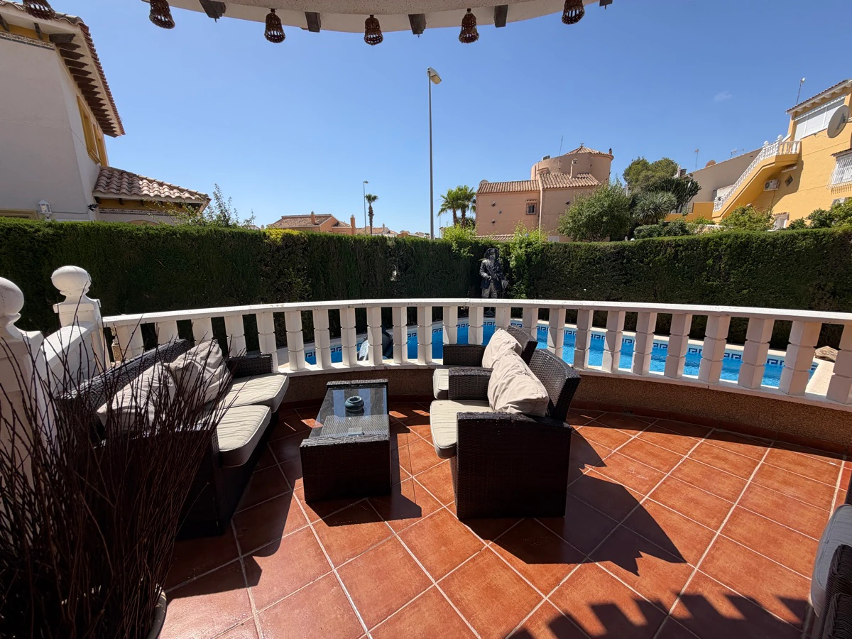 Villa for sale in Villamartin