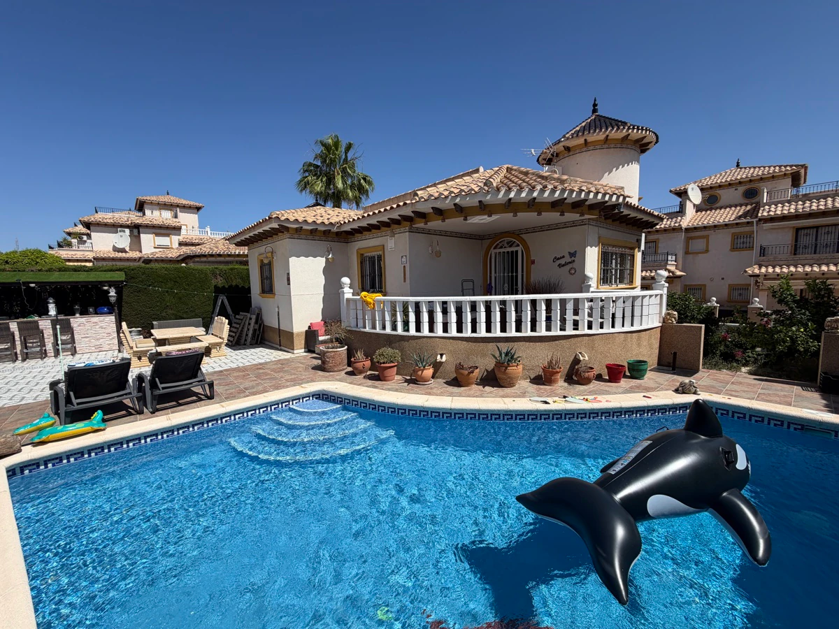 Villa for sale in Villamartin