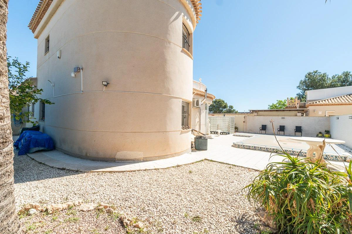 Villa te verkoop in Orihuela Costa