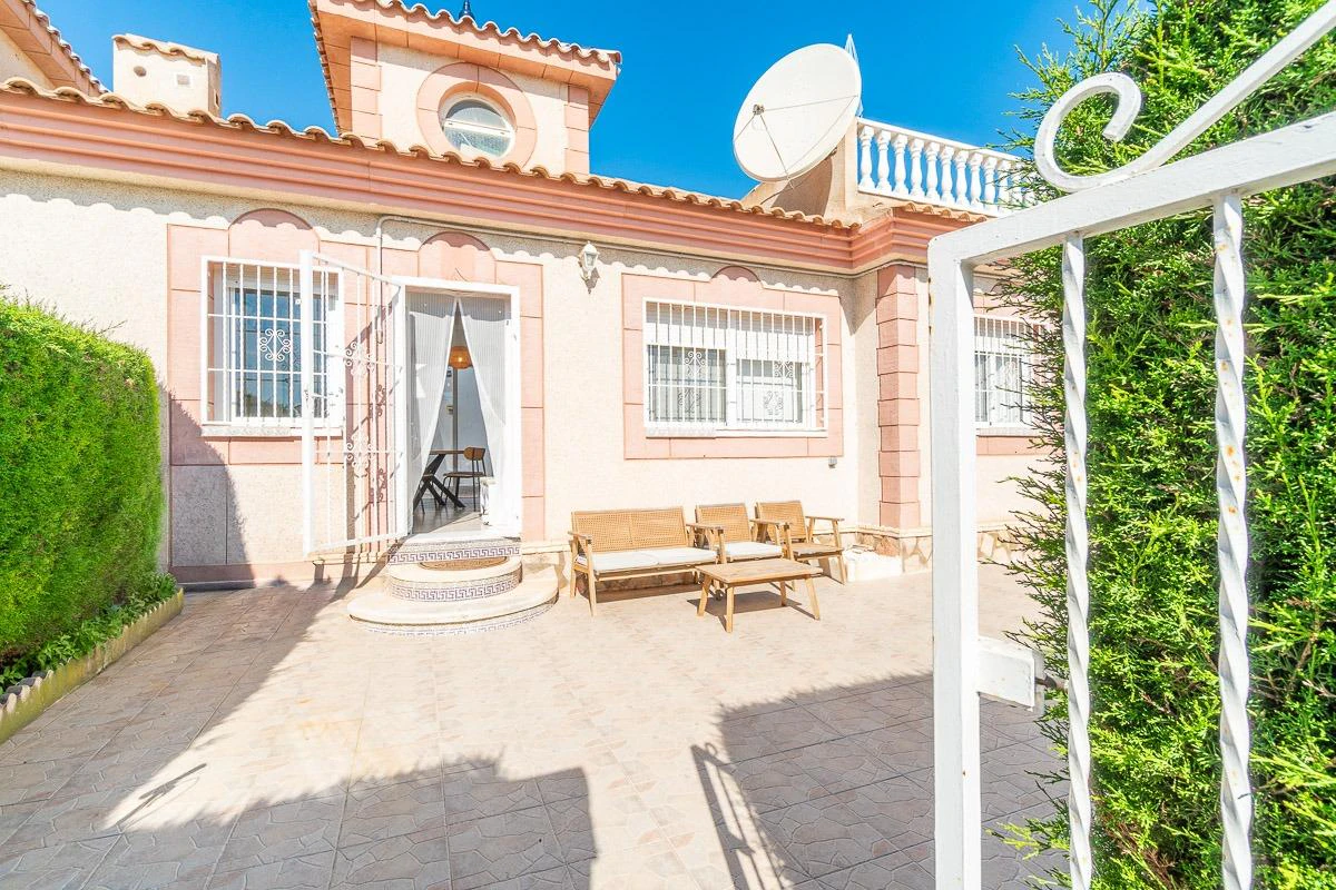 Semi te verkoop in Orihuela Costa