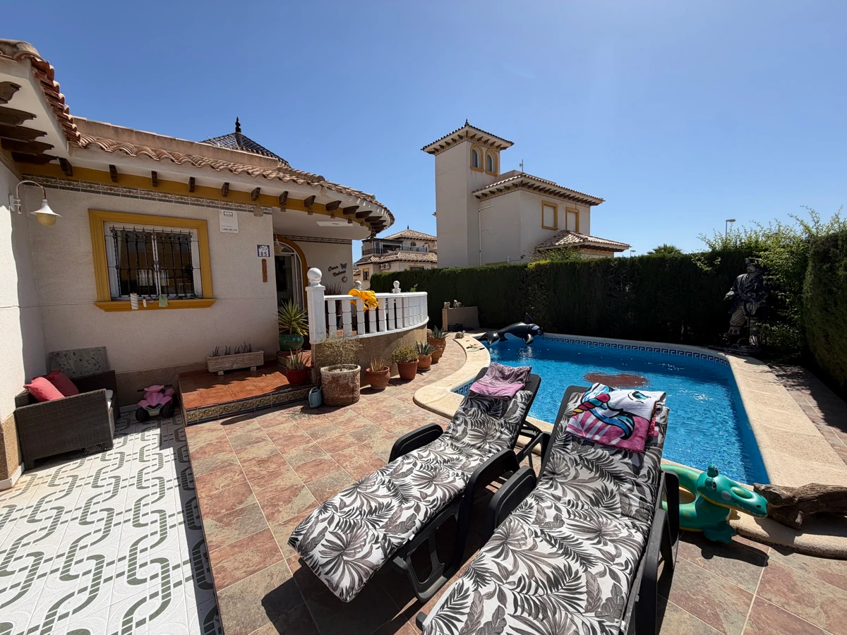 Villa for sale in Villamartin