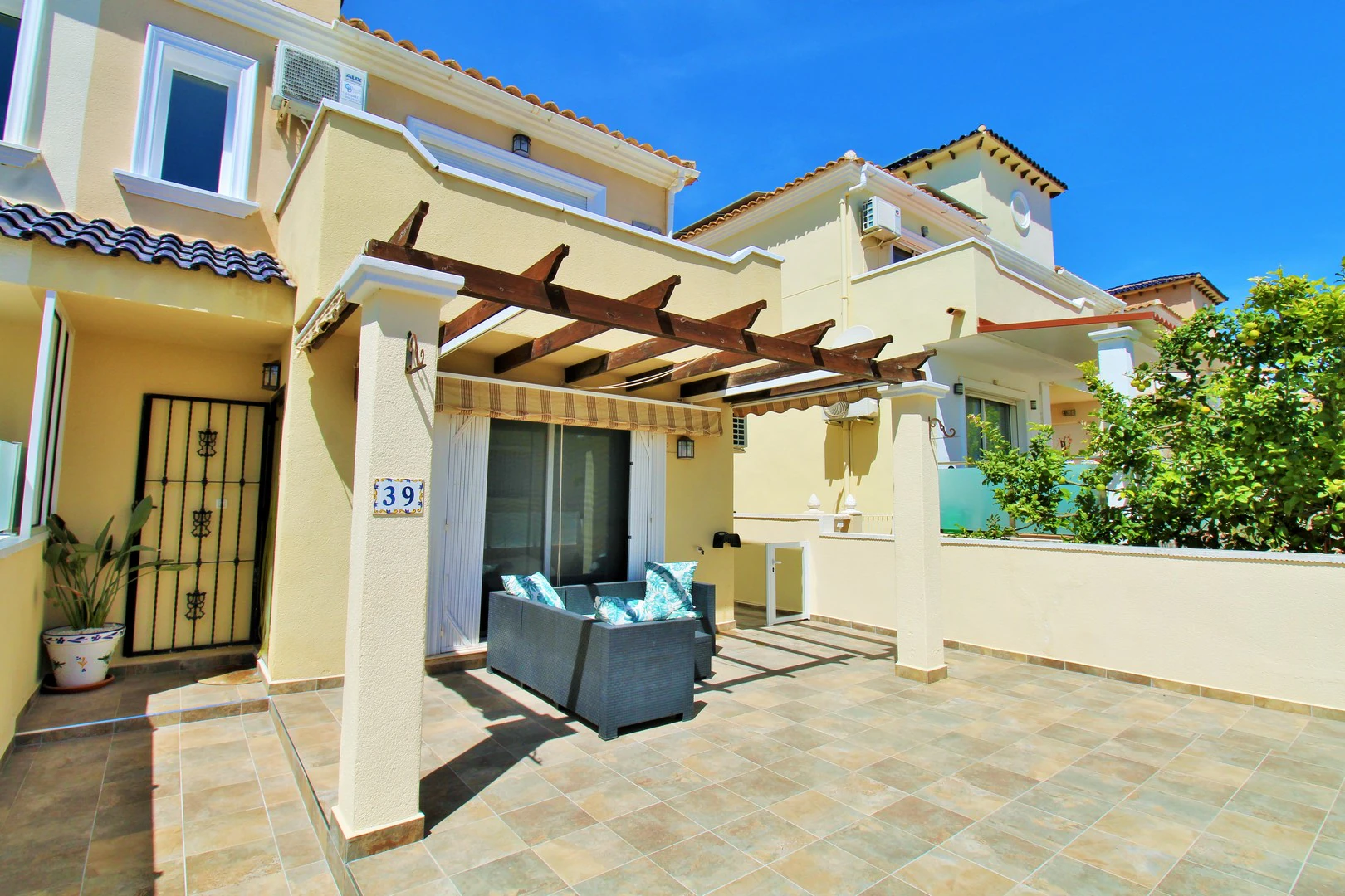 Terraced house for sale in Villamartin