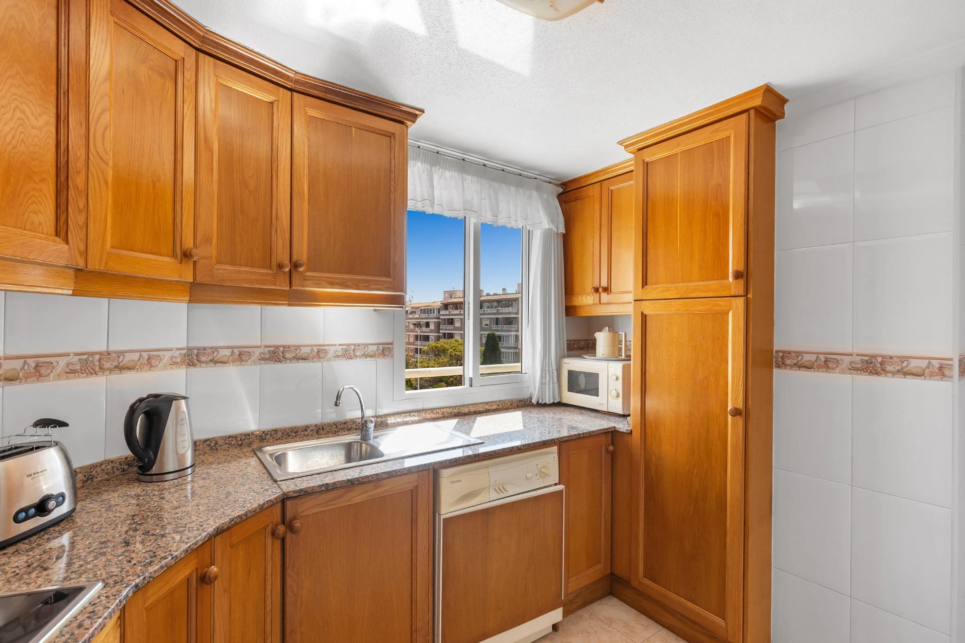 SPECTACULAR 3 bedroom 2 bathroom apartment 250m from Playa del Cura