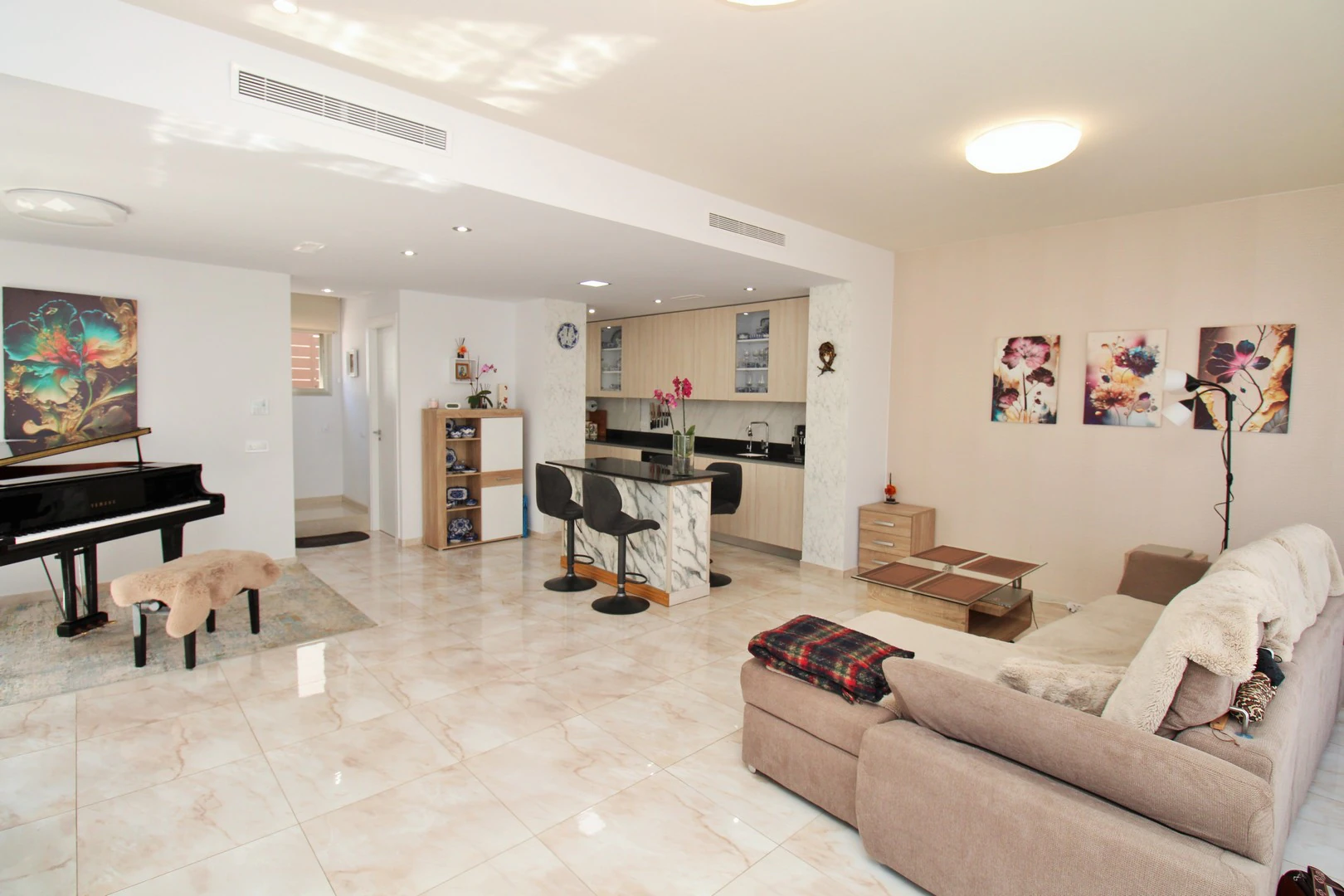 Villa for sale in Villamartin