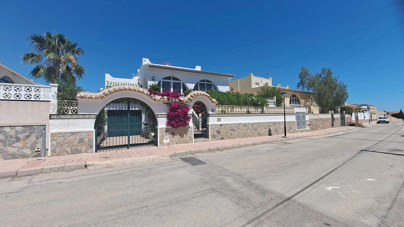 Villa for sale in San Miguel De Salinas