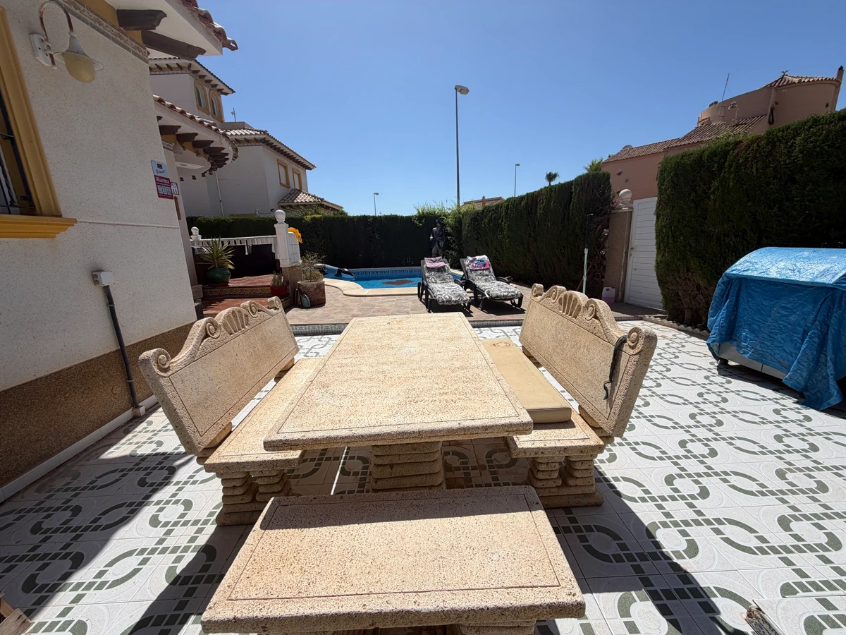 Villa for sale in Villamartin