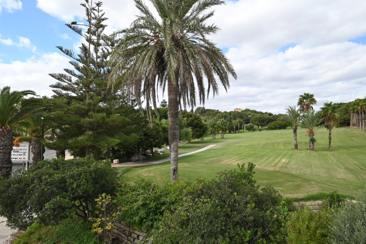 Villa a Campoamor con vista sul campo da golf e accesso a piedi ai servizi