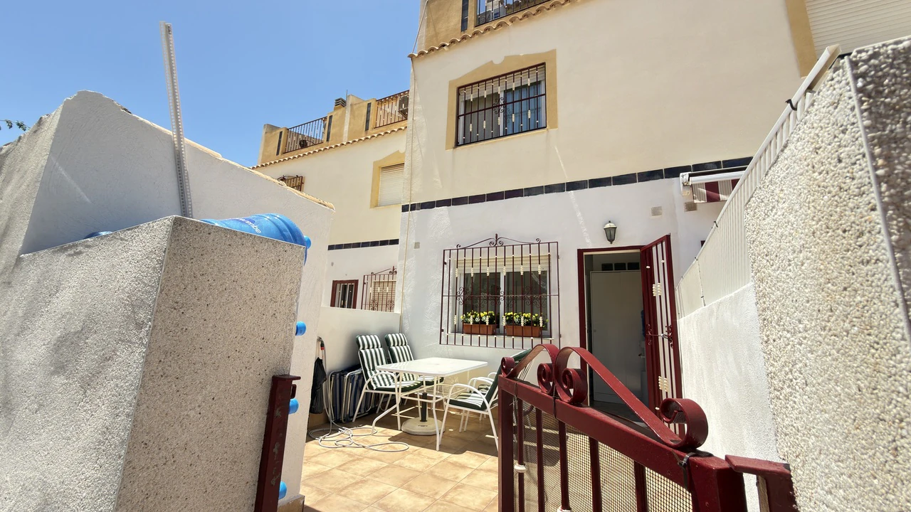 Casa adosada en venta en La Zenia