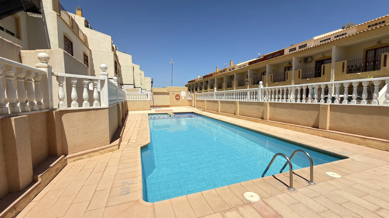 Casa adosada en venta en La Zenia