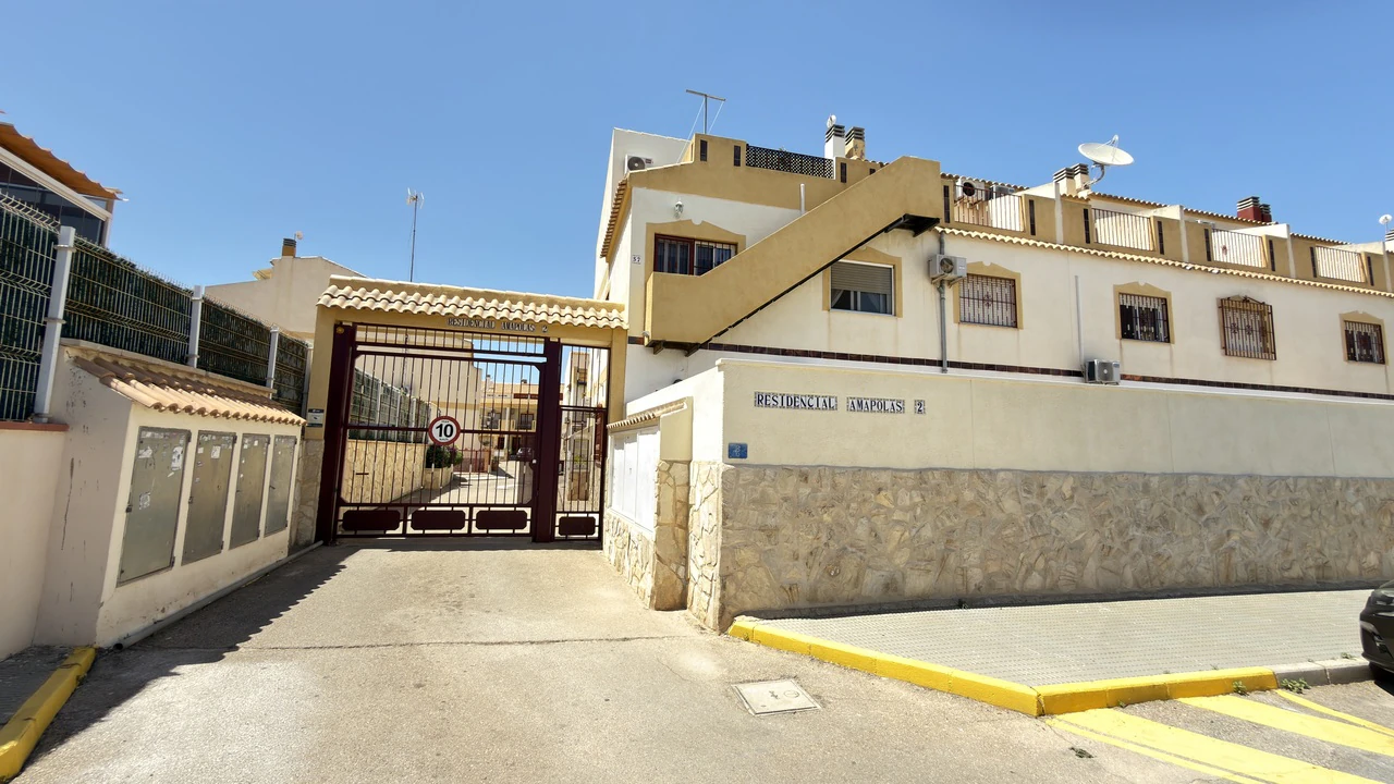 Casa adosada en venta en La Zenia