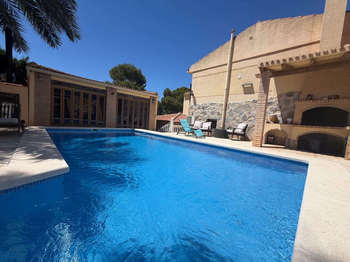 Villa te verkoop in Los Balcones