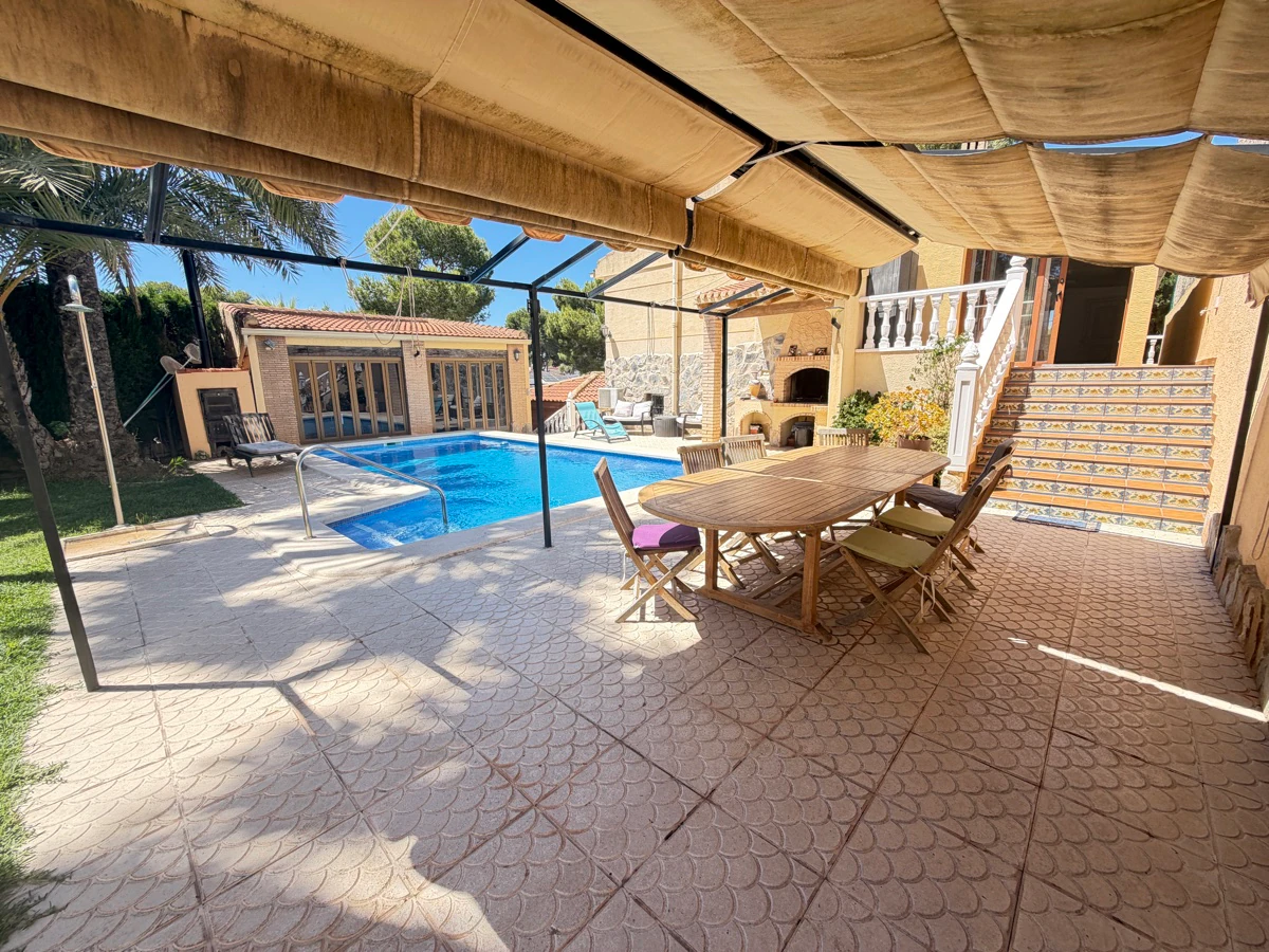 Villa te verkoop in Los Balcones