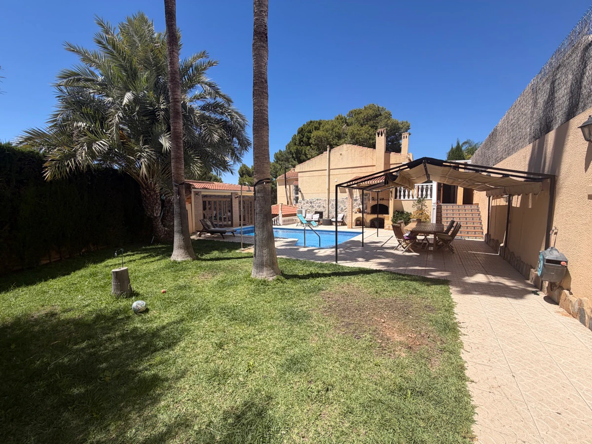 Villa te verkoop in Los Balcones
