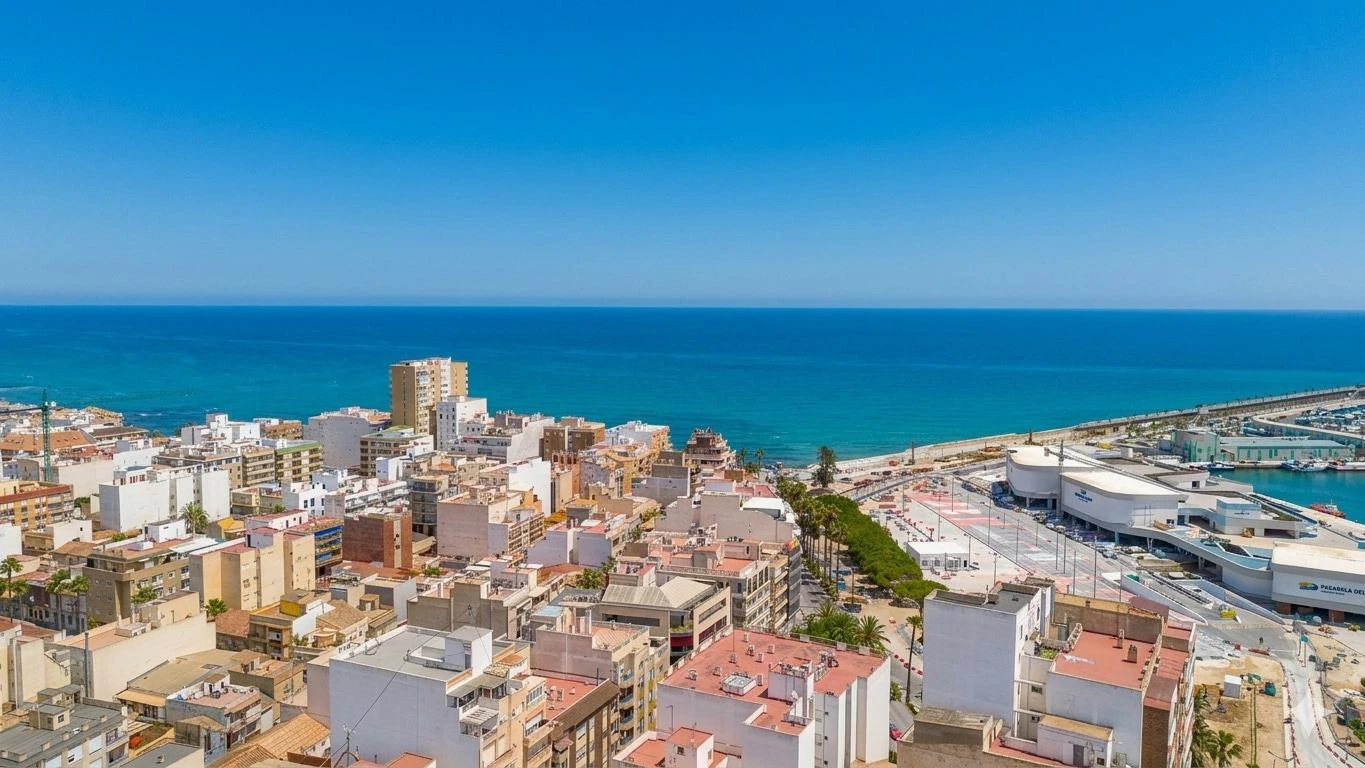 Strategiskt läge och stor värdeökningspotential i centrala Torrevieja.