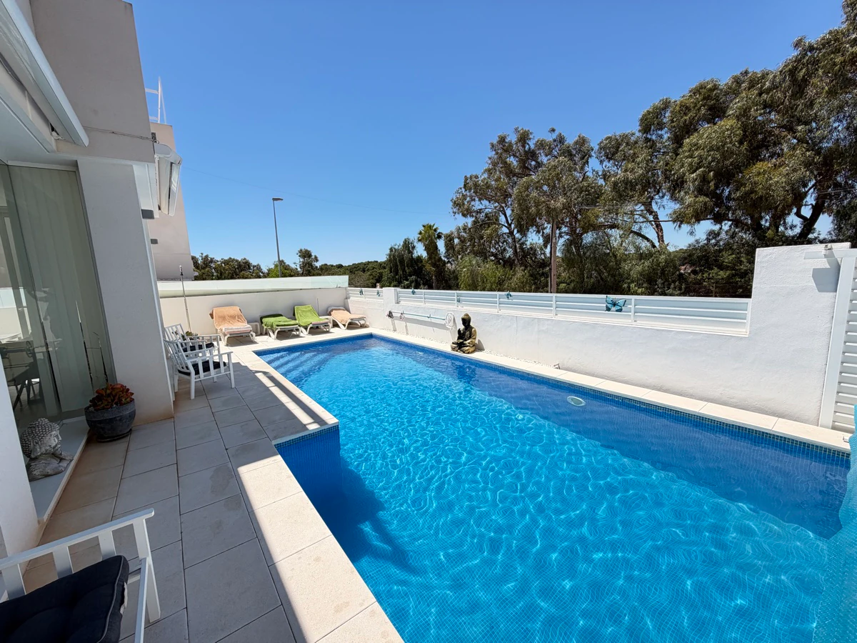 Villa till försäljning i Mil Palmeras