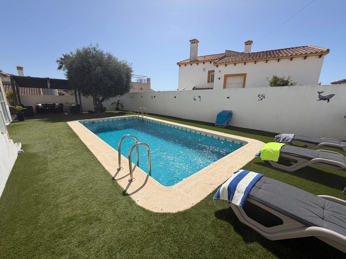 Villa till försäljning i Villamartin