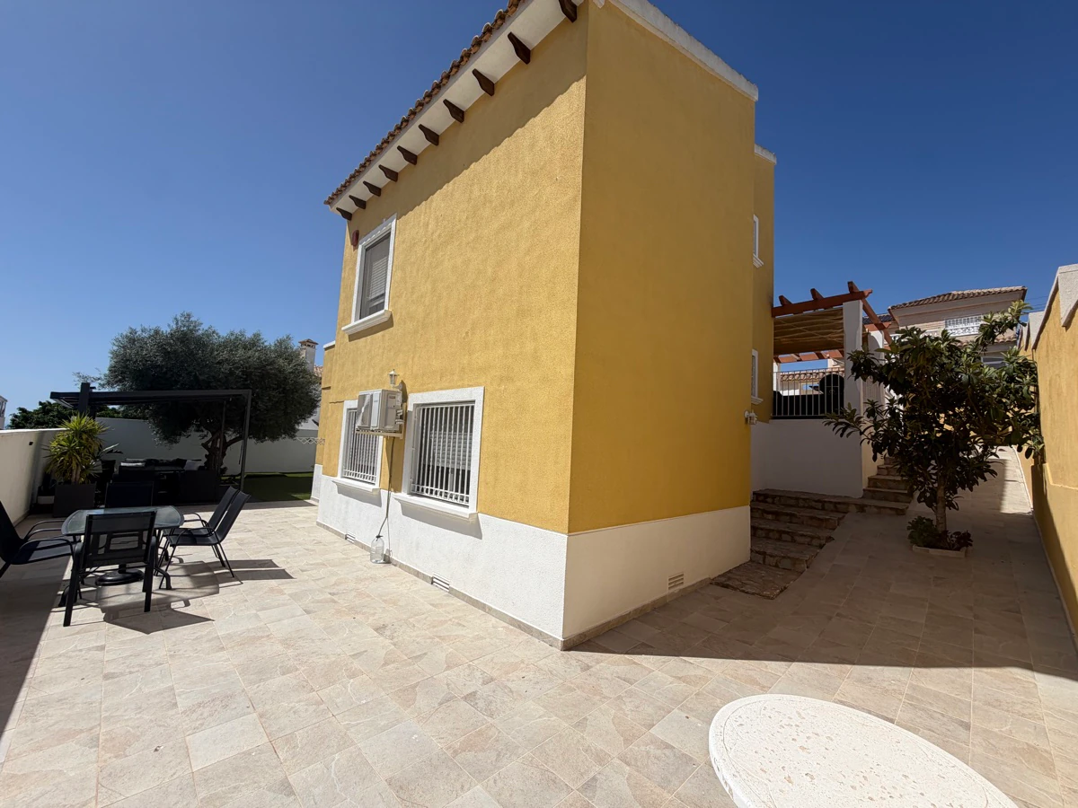Villa till försäljning i Villamartin