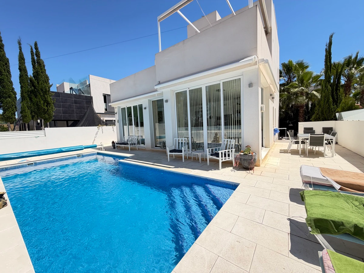 Villa till försäljning i Mil Palmeras