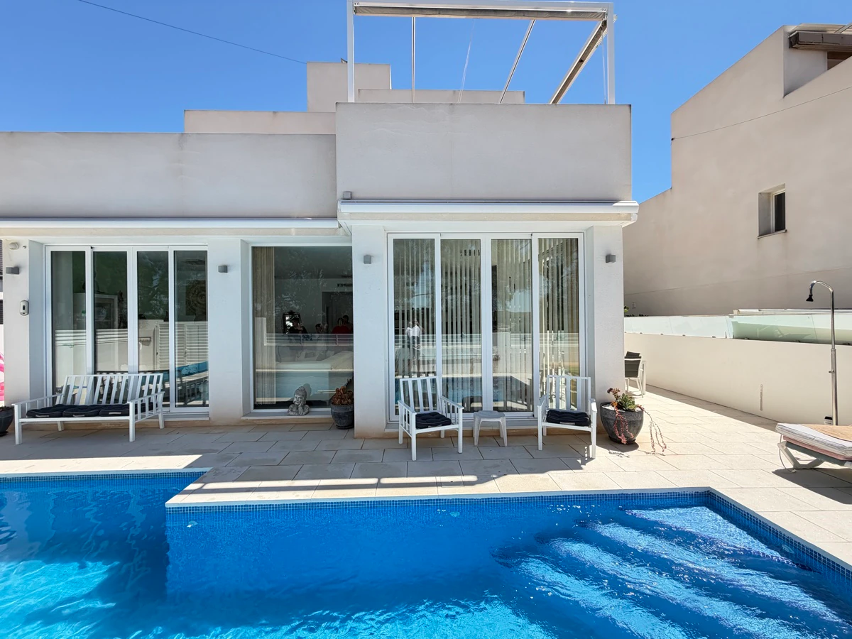 Villa till försäljning i Mil Palmeras