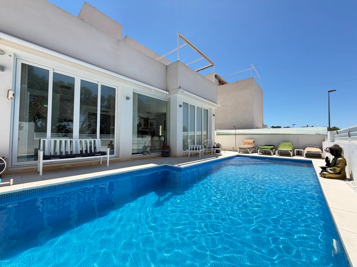 Villa till försäljning i Mil Palmeras