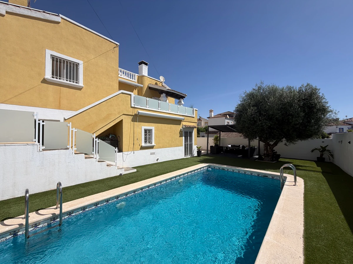 Villa till försäljning i Villamartin