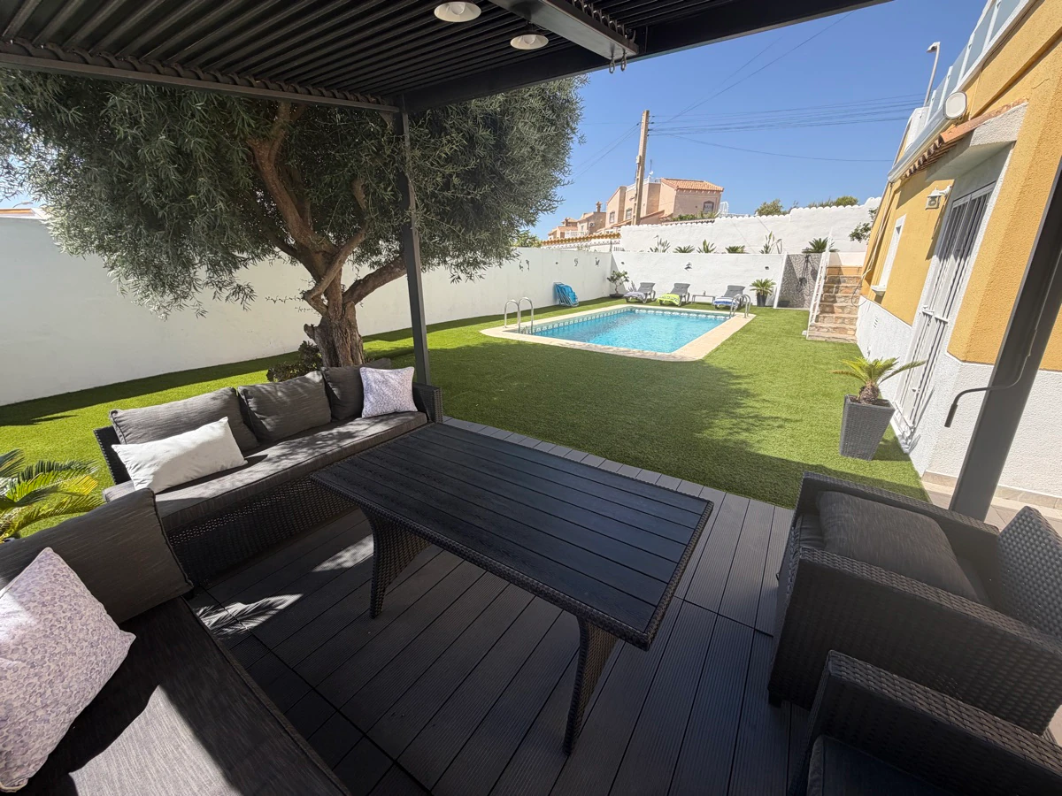 Villa till försäljning i Villamartin