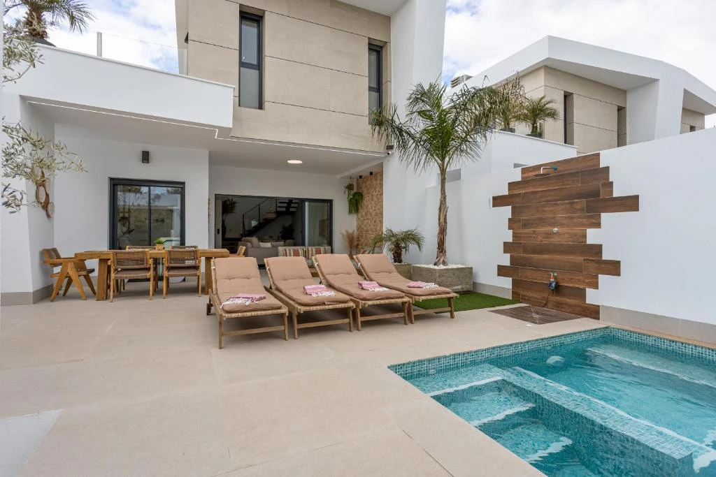 Villa à la vente à Dolores
