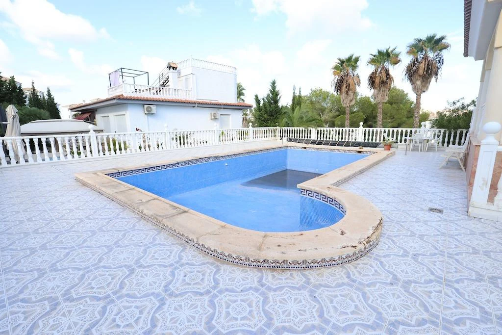 Villa till försäljning i Orihuela Costa