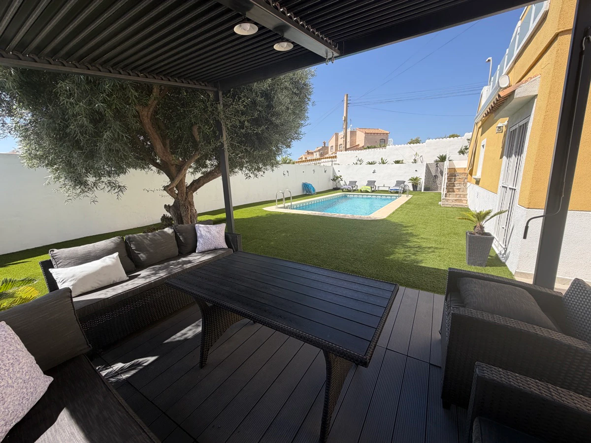 Villa till försäljning i Villamartin