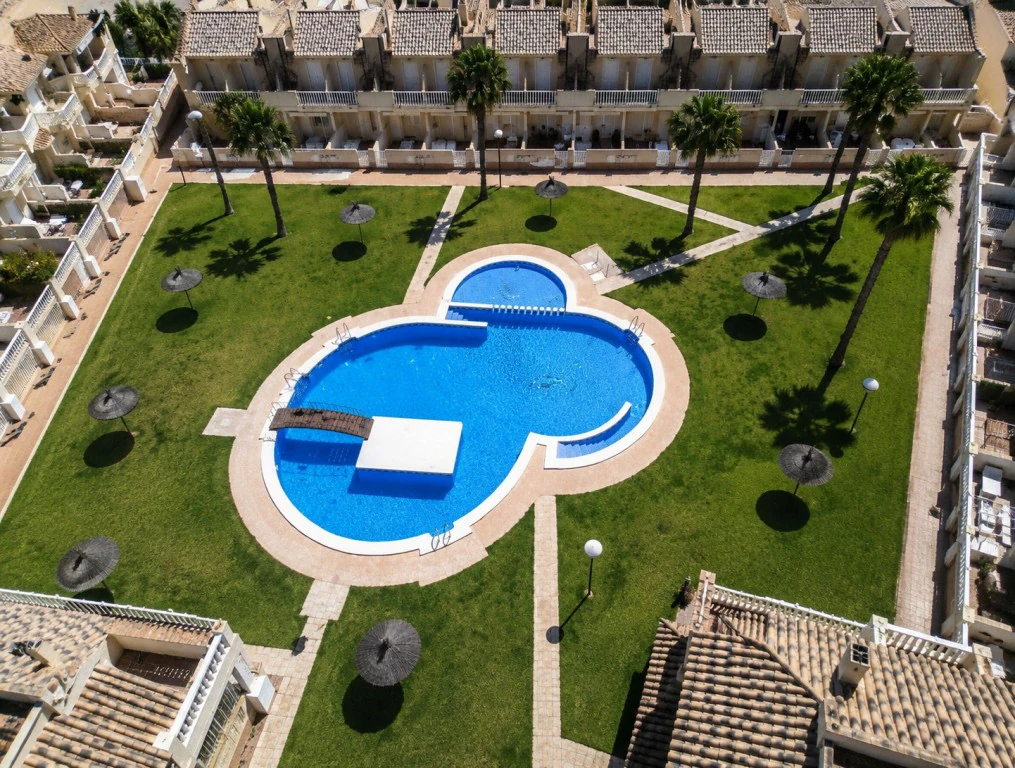 Casa adosada en venta en Lomas De Cabo Roig