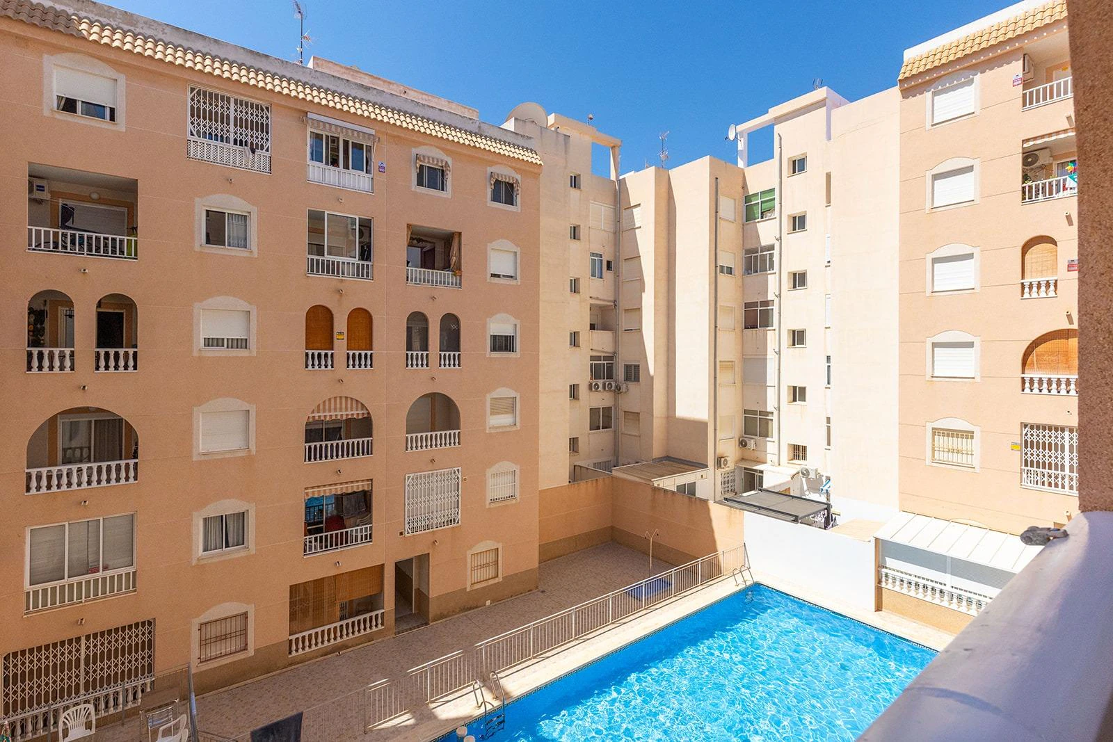Opportunity for a 2-bedroom apartment with a pool