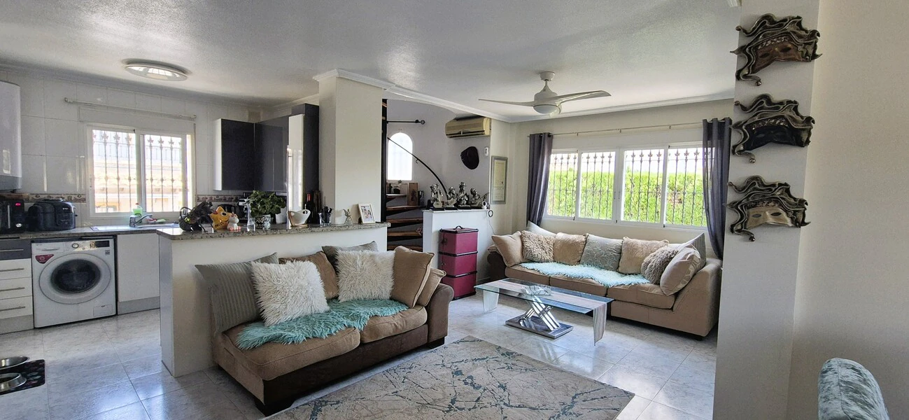 Villa for sale in Villamartin