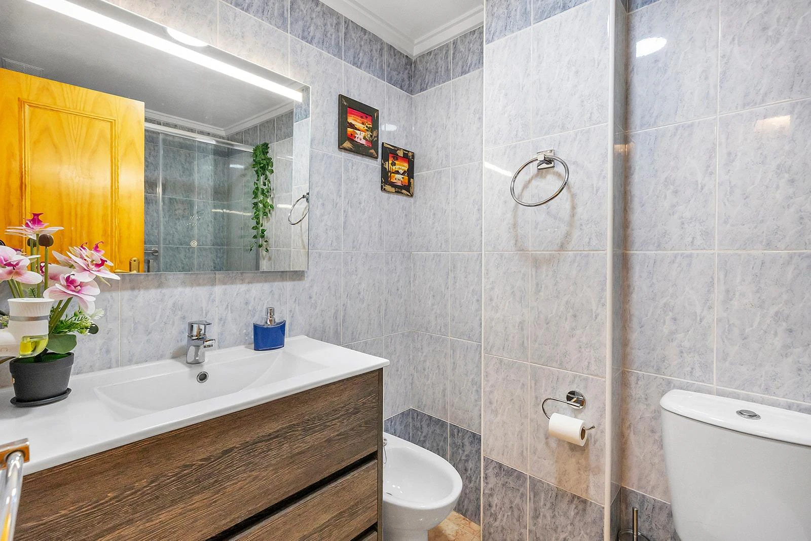 Opportunity for a 2-bedroom apartment with a pool