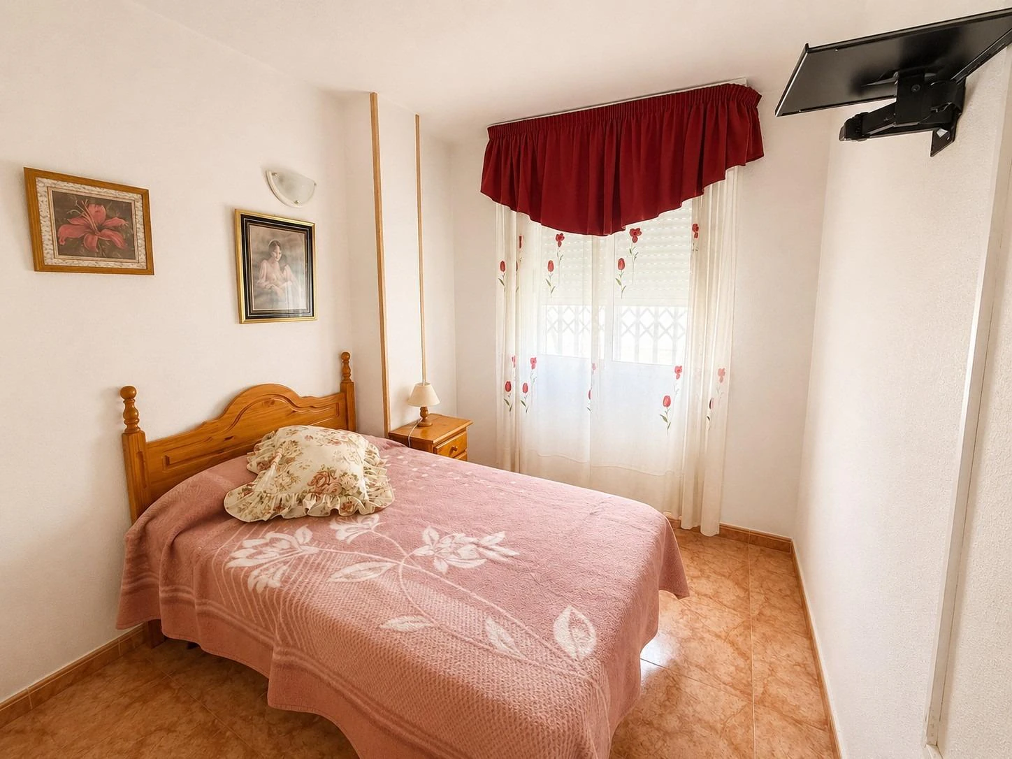 Opportunity for a 2-bedroom apartment with a pool