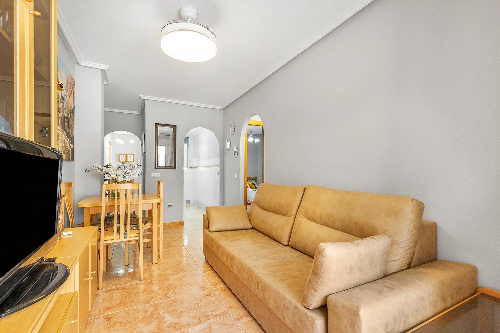 Opportunity for a 2-bedroom apartment with a pool