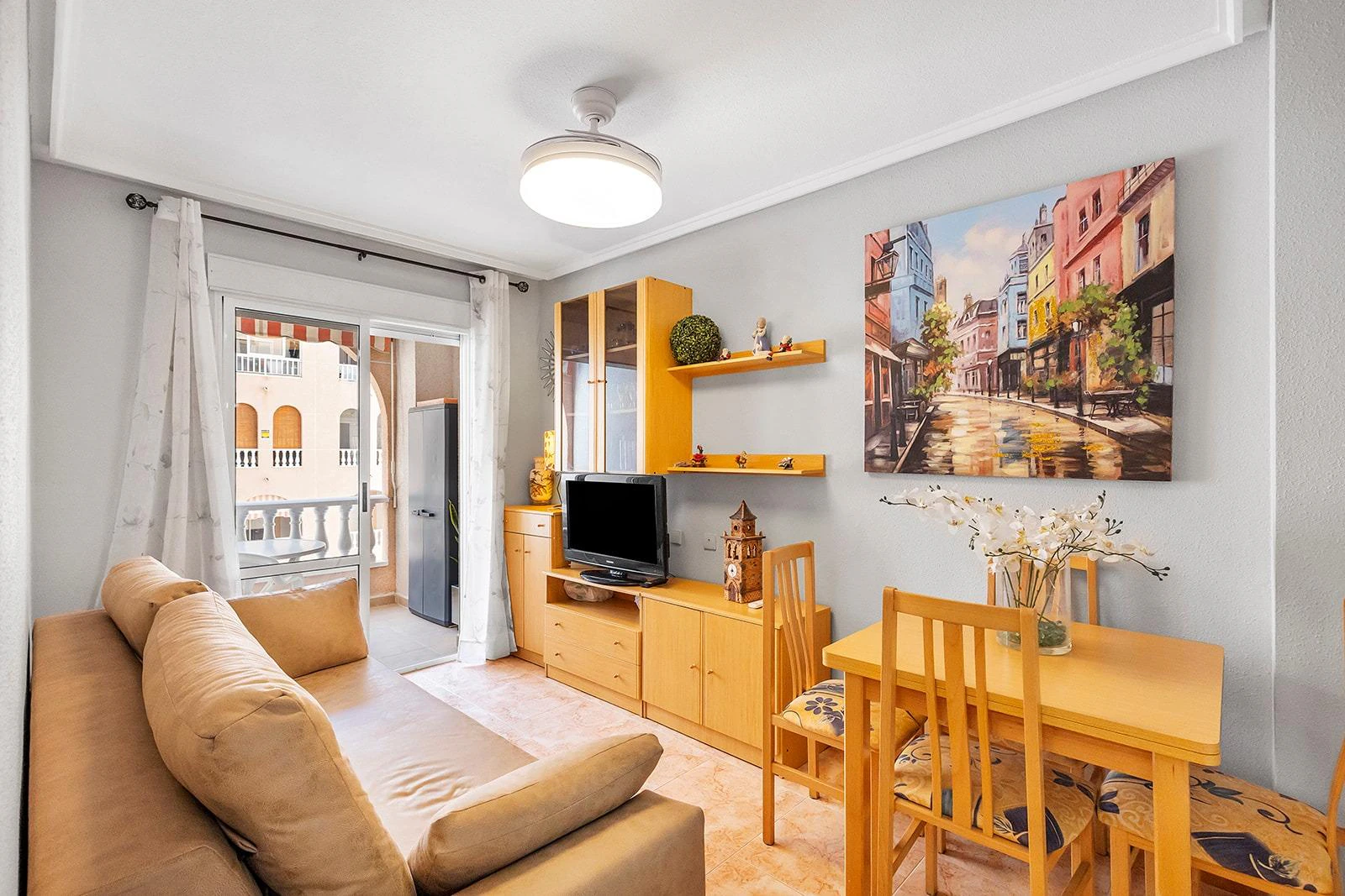 Opportunity for a 2-bedroom apartment with a pool