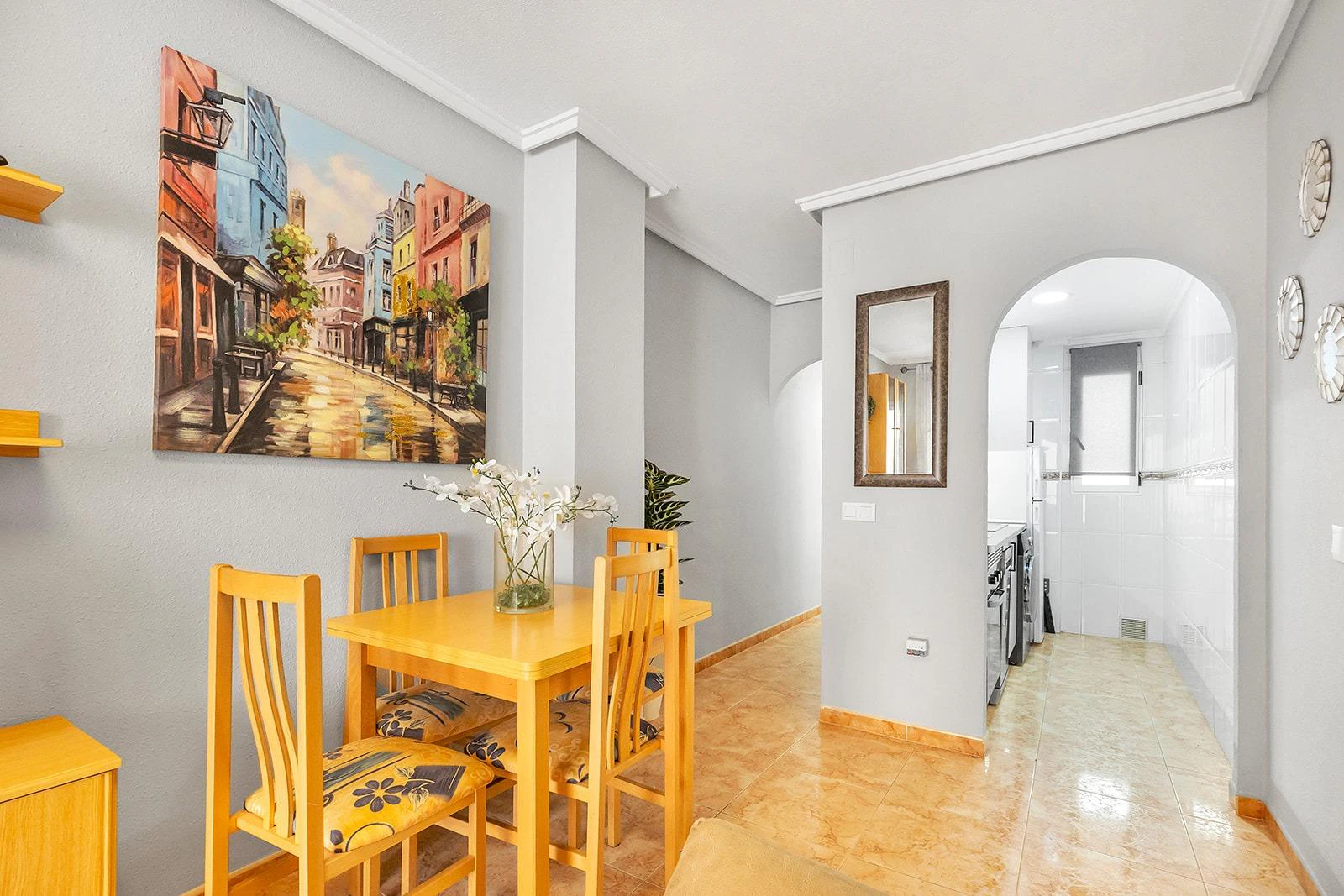 Opportunity for a 2-bedroom apartment with a pool