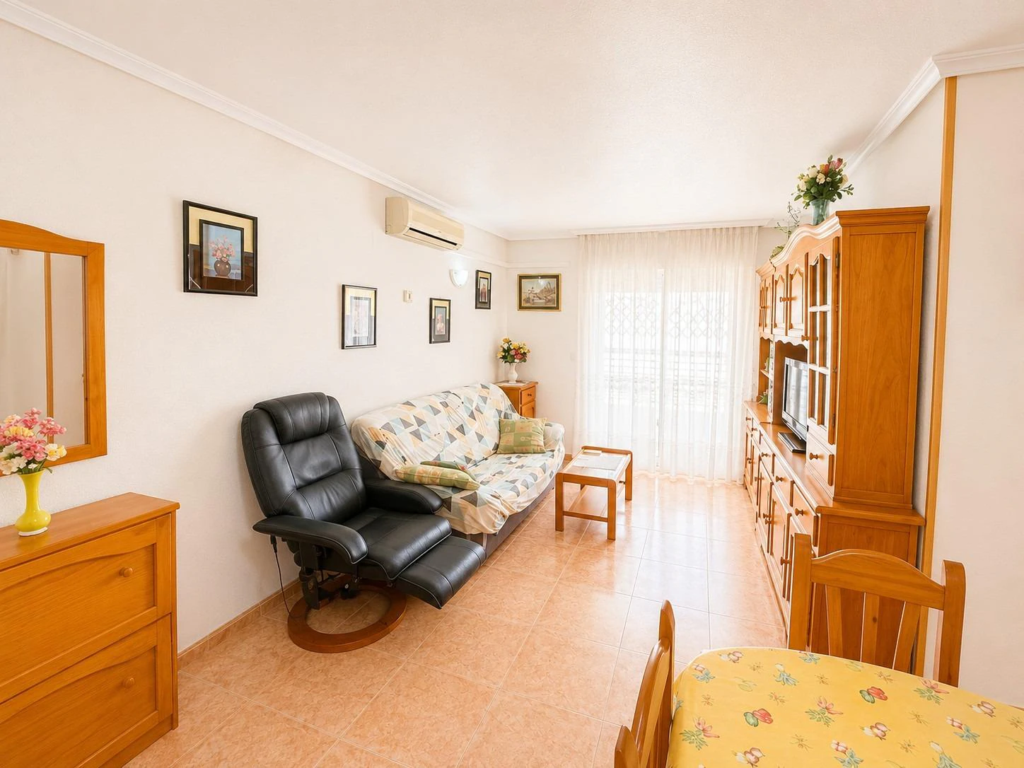 Opportunity for a 2-bedroom apartment with a pool