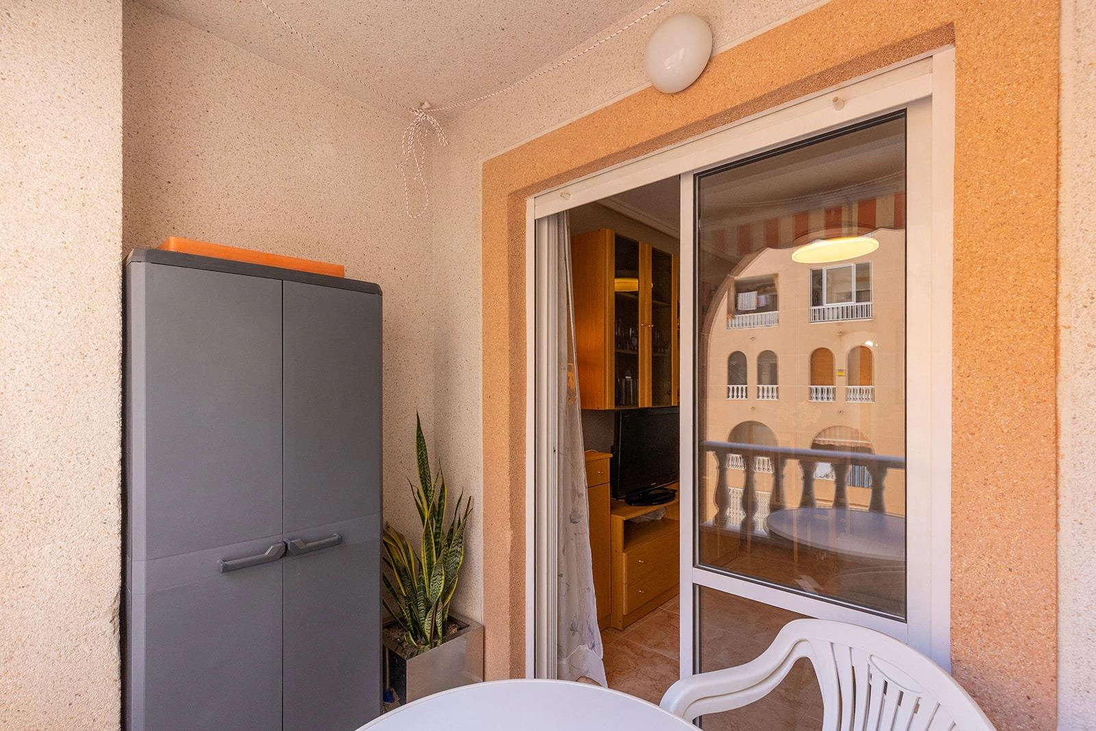 Opportunity for a 2-bedroom apartment with a pool